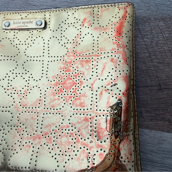 KATE SPADE Gold Perforated Heart Cosmetic Case Pouch Parent Shiny *Flaw* - Picture 3 of 11